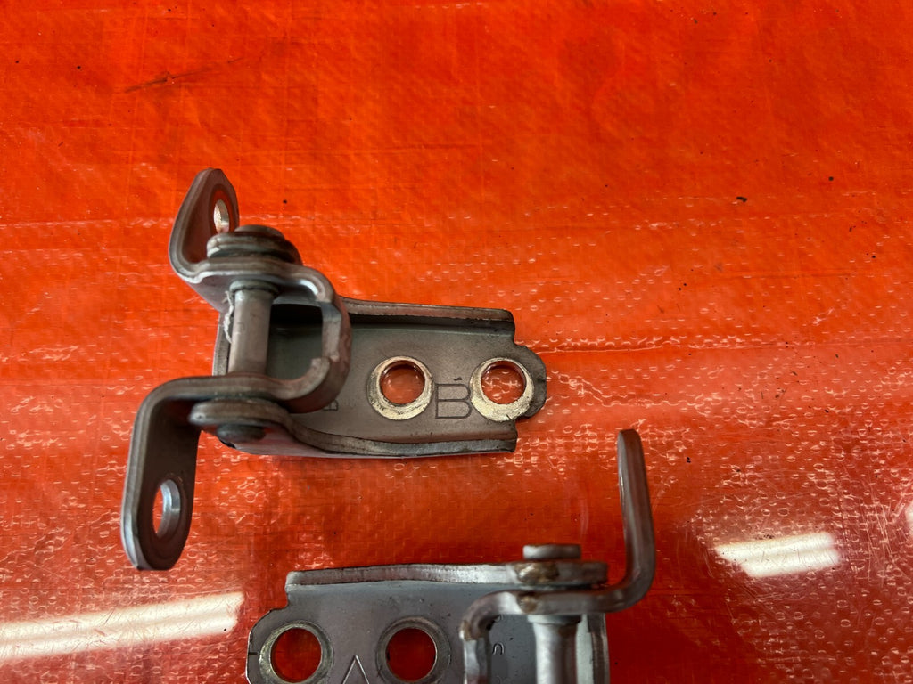 02 06 ACURA RSX   PASSENGER RIGHT FRONT DOOR HINGE SET UPPER LOWER   OEM #1227