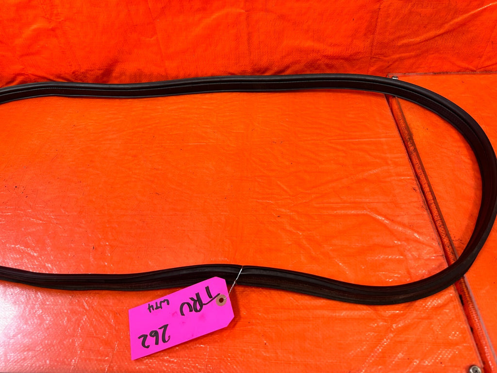 04 08 NISSAN 350Z CONVERTIBLE   REAR TRUNK WEATHER STRIP GASKET SEAL   OEM 2625