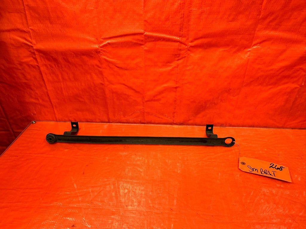 94 01 ACURA INTEGRA   AC CONDENSER ASSEMBLY MOUNTING BRACKET BAR MOUNT OEM #2682
