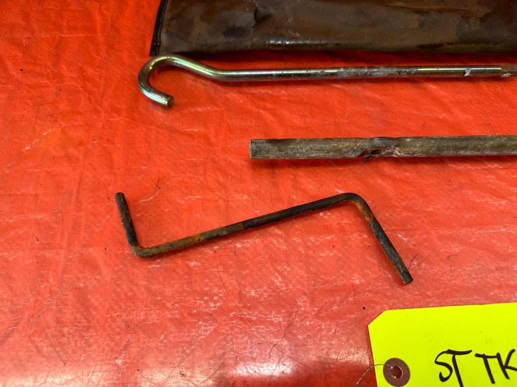 02 06 ACURA RSX   SCISSOR JACK TOOLS AND POUCH   TOOLS ONLY   NO JACK   OEM 2402
