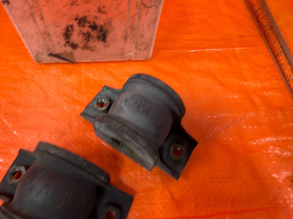 04 08 ACURA TSX   LEFT & RIGHT REAR SWAY BAR BRACKETS & BUSHINGS   OEM #3215