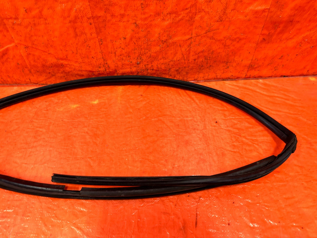 92 95 HONDA CIVIC COUPE HATCH PASSENGER RIGHT WEATHER STRIP RUN CHANNEL OEM #3273
