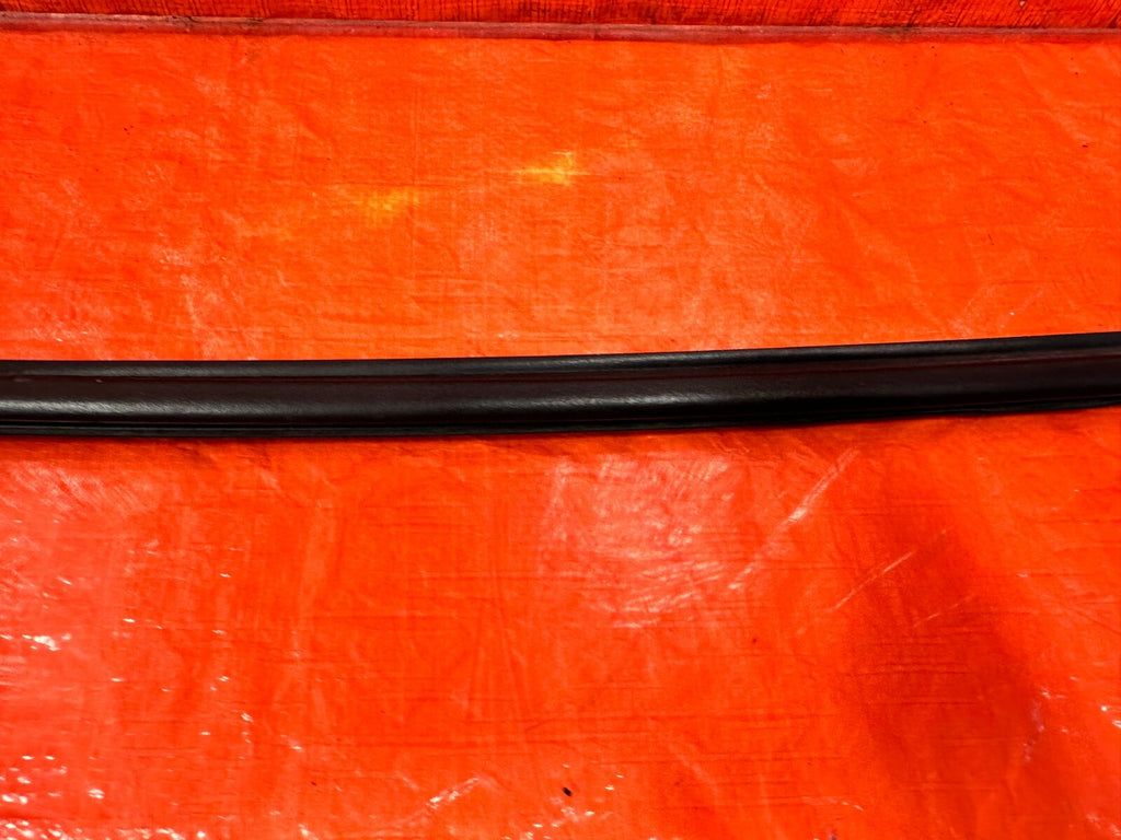 88 89 HONDA CRX   DRIVER LEFT UPPER TOP OF THE DOOR WEATHER STRIP OEM #2772