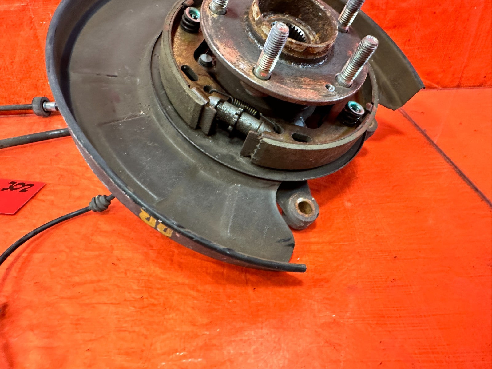 10 16 HYUNDAI GENESIS COUPE   PASSENGER RIGHT REAR SPINDLE KNUCKLE HUB OEM #3024