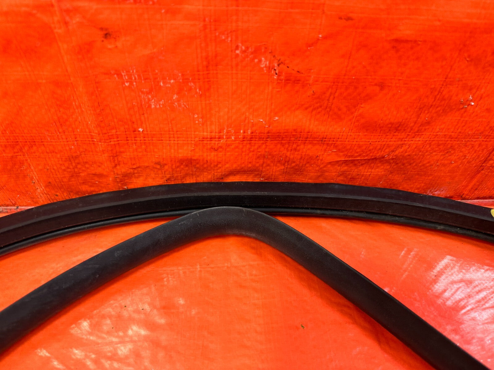 13 16 FRS   RIGHT DOOR TO CHASSIS WEATHER STRIP OPENING OEM #2935