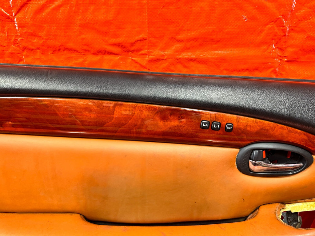 02 05 LEXUS SC430   DRIVER LEFT DOOR PANEL   BLACK N PEANUT BUTTER OEM 2886