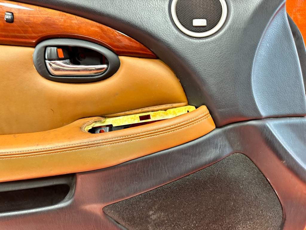 02 05 LEXUS SC430   DRIVER LEFT DOOR PANEL   BLACK N PEANUT BUTTER OEM 2884