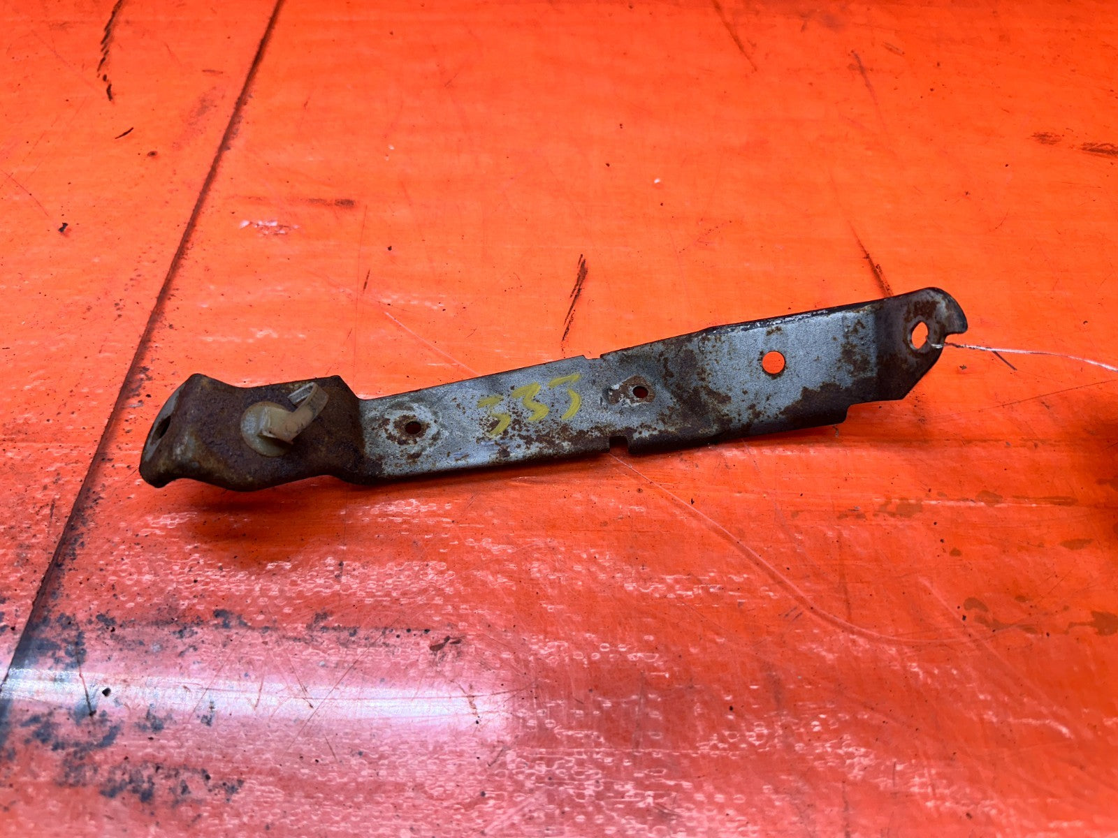 92 95 HONDA CIVIC 1.6L   RADIATOR COOLANT OVERFLOW TANK BOTTLE BRACKET OEM #3334