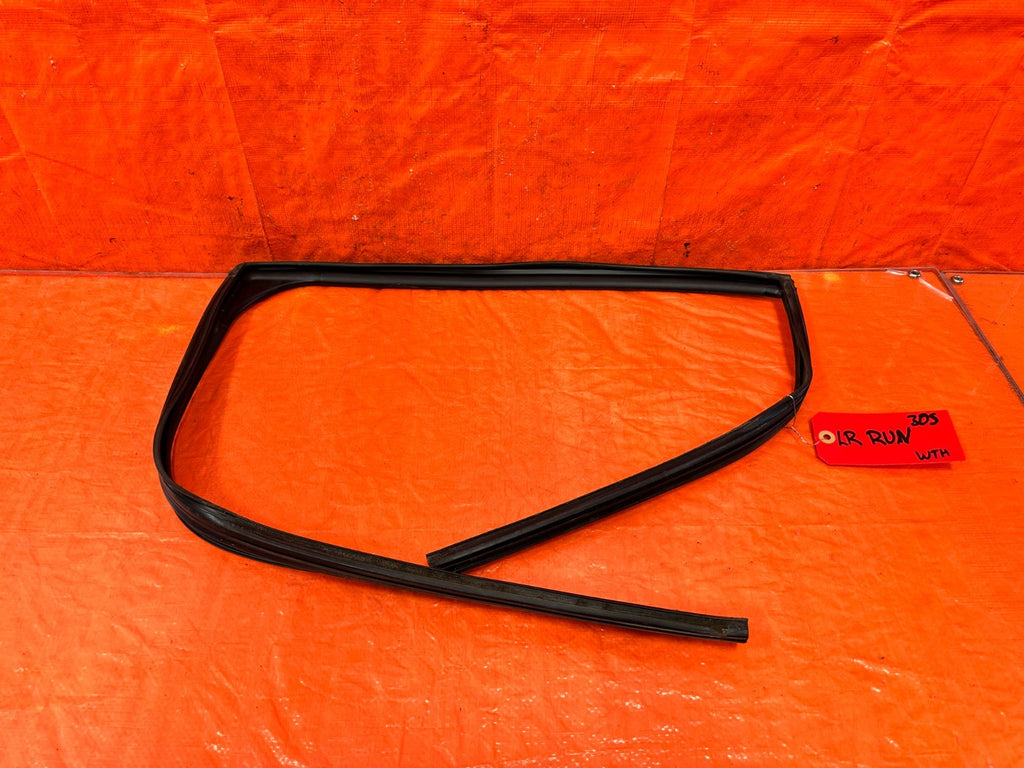 09 14 ACURA TSX   DRIVER LEFT REAR WINDOW GLASS RUN CHANNEL   OEM 3050