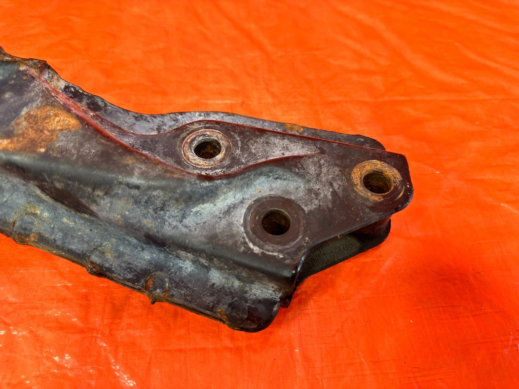 96 01 INTEGRA   B SERIES B16 B18 B20 MANUAL TRANSMISSION BRACKET W/ MOUNT OEM 744
