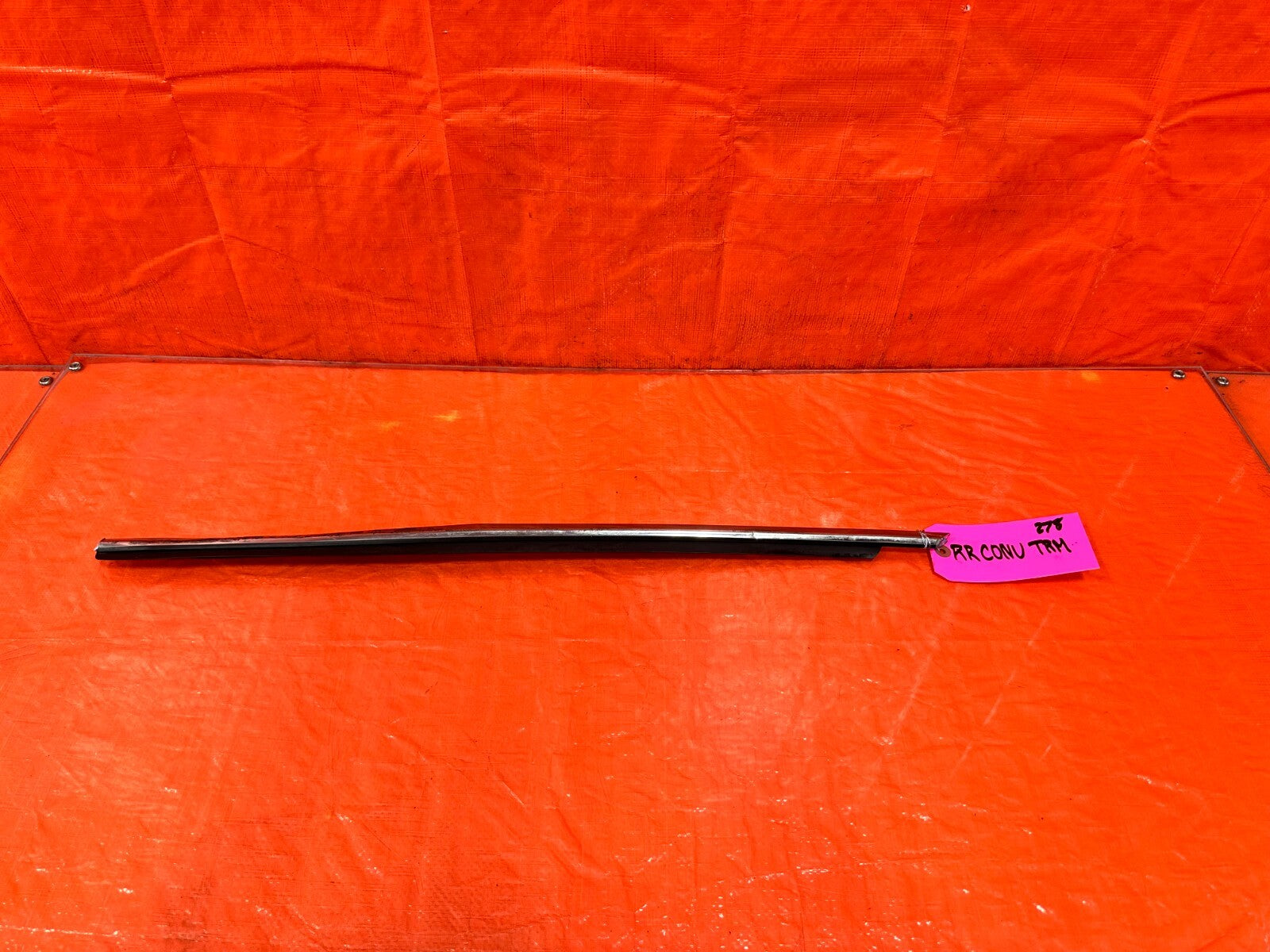 09 15 INFINITI G37 CONVERTIBLE   RIGHT REAR CONVERTIBLE DRIP RETAINER   OEM #2780