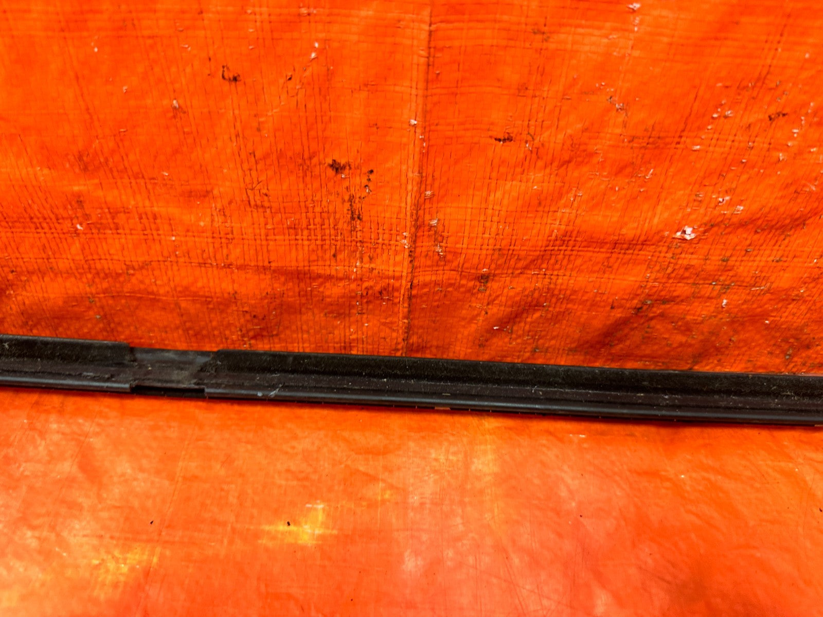 04 08 ACURA TSX   RIGHT REAR EXTERIOR WINDOW GLASS TRIM   OEM FACTORY #3046