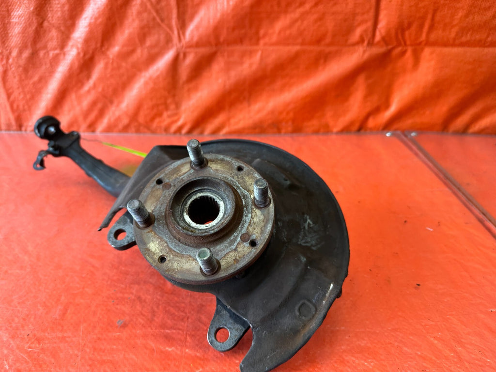 1989 89 HONDA CRX DX   DRIVER LEFT FRONT SPINDLE KNUCKLE HUB   OEM #2432