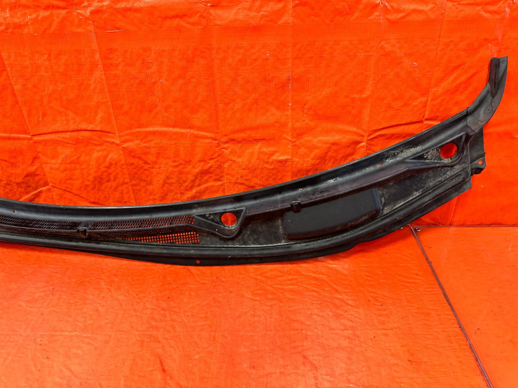 13 16 HYUNDAI GENESIS 2D COUPE   WINDSHIELD WIPER COWL   86150 2M000   OEM #3023