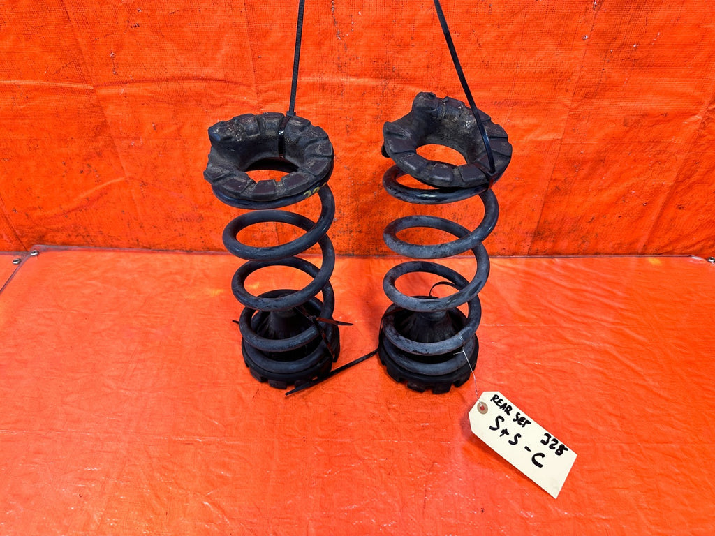 08 15 INFINITI G37 & Q60    2D COUPE   REAR SPRINGS W/ RUBBER INSERTS   OEM #3280