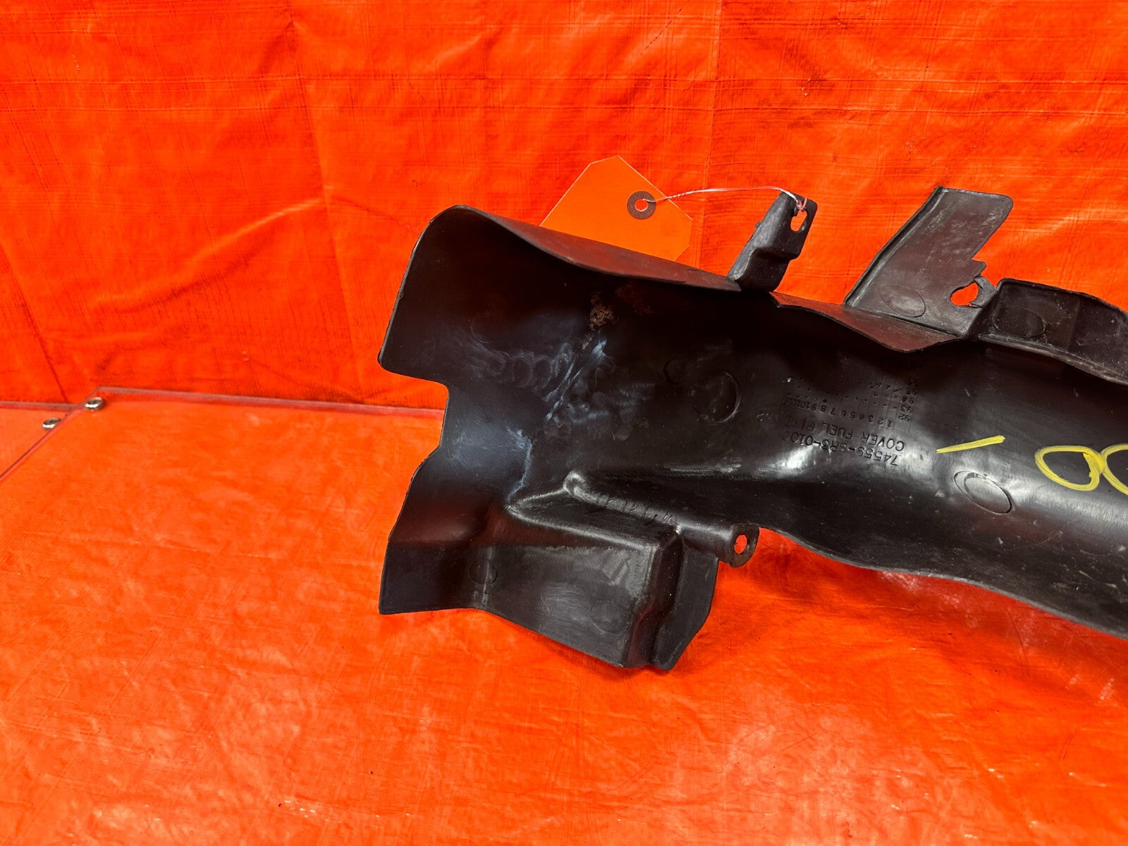 94 01 ACURA INTEGRA   FUEL TANK FUEL NECK COVER PLASTIC SHIELD   OEM #28111