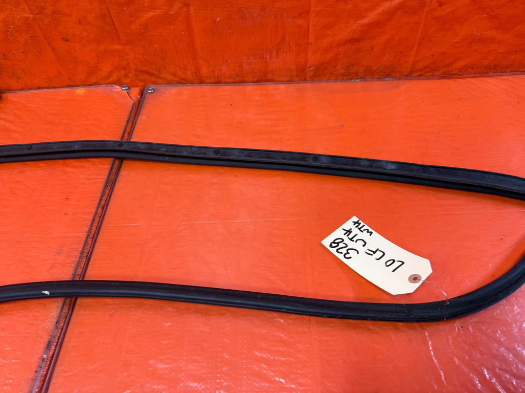 08 15 INFINITI G37 & Q60 2D COUPE DRIVER LEFT DOOR MOUNTED WEATHER STRIP OEM 3284