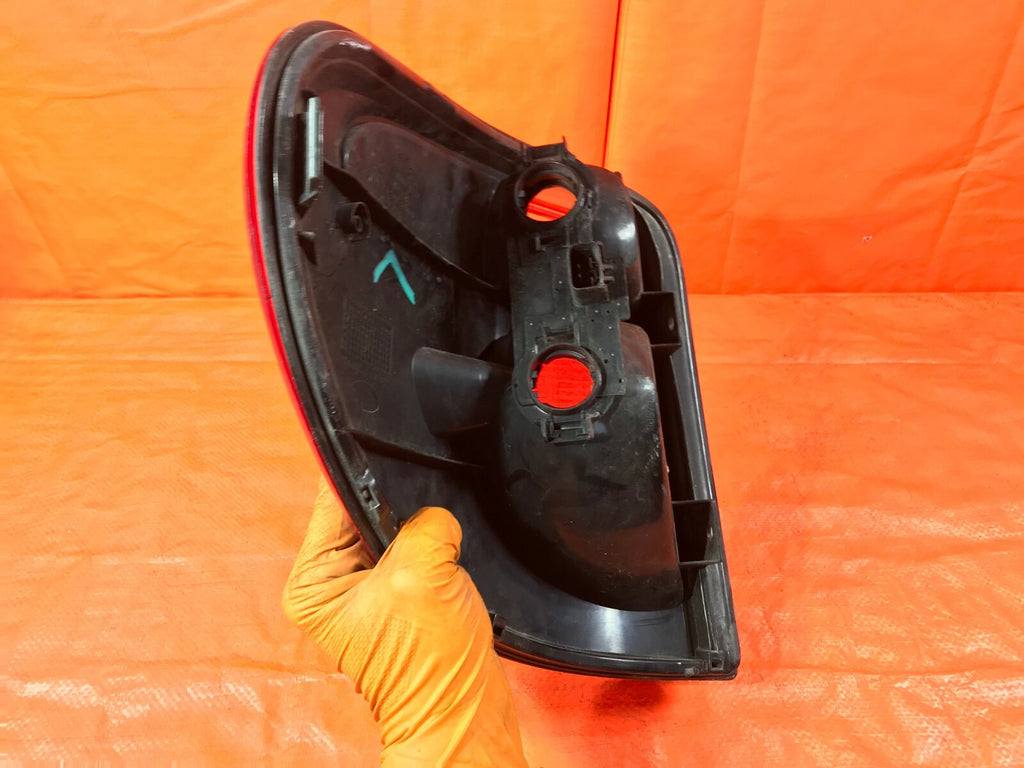 OEM 2003 03 DODGER CARAVAN PASSENGER RIGHT TAIL LIGHT LAMP R RH 4
