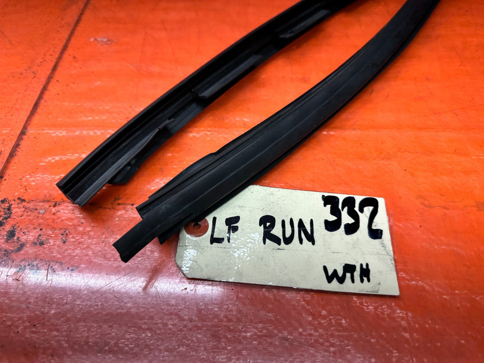 92 96 HONDA PRELUDE   DRIVER LEFT DOOR WINDOW RUN CHANNEL   OEM #3324