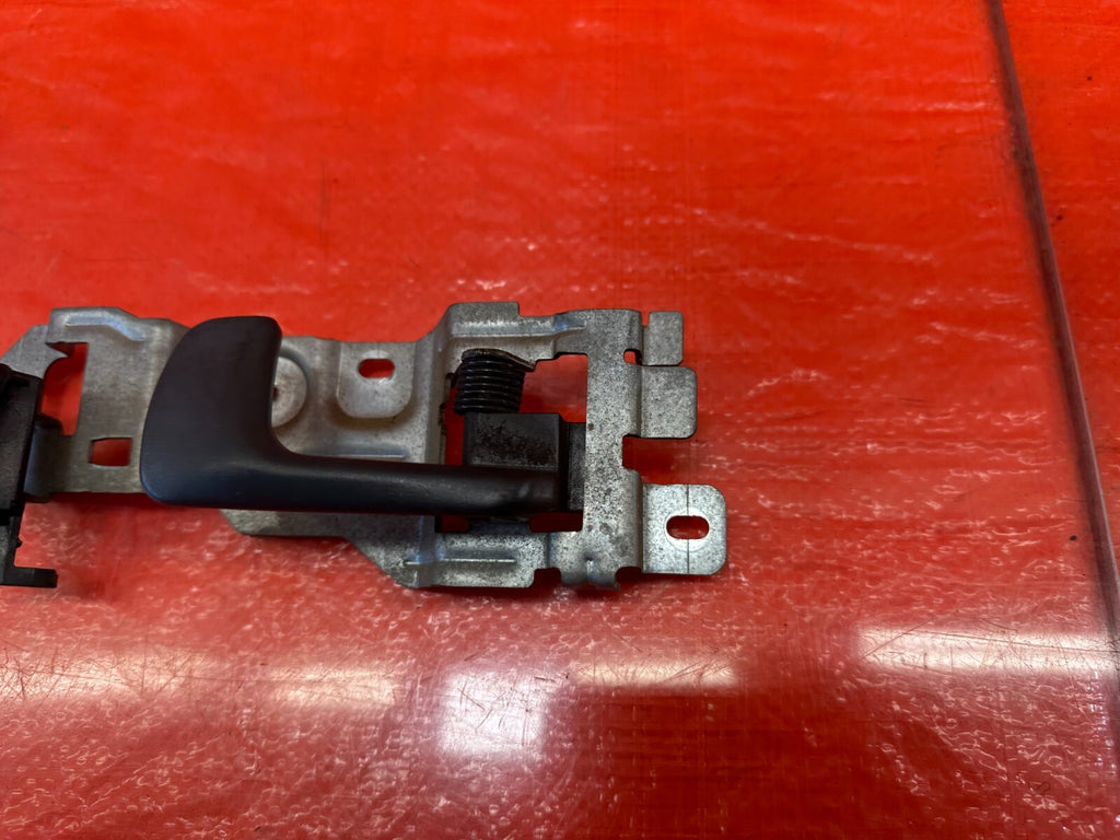 99 00 HONDA CIVIC   COUPE & HATCH   PASSENGER RIGHT INTERIOR DOOR HANDLE OEM 2182