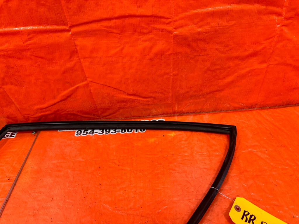06 11 CIVIC 4D SEDAN   PASSENGER RIGHT REAR WEATHER STRIP RUN CHANNEL OEM #2606