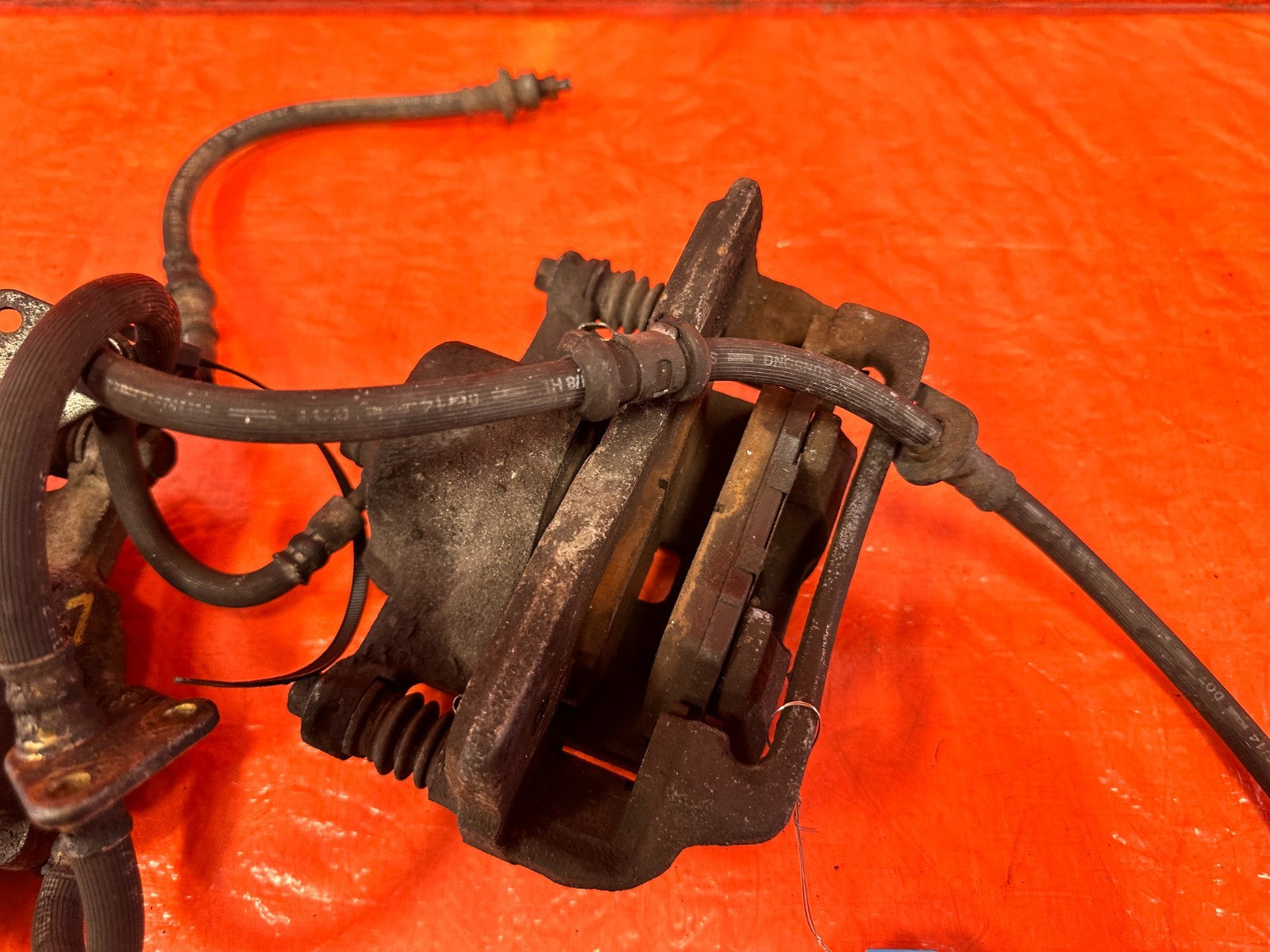 92 95 HONDA CIVIC EX SI   LEFT AND RIGHT FRONT BRAKE CALIPERS AND LINES OEM 3275