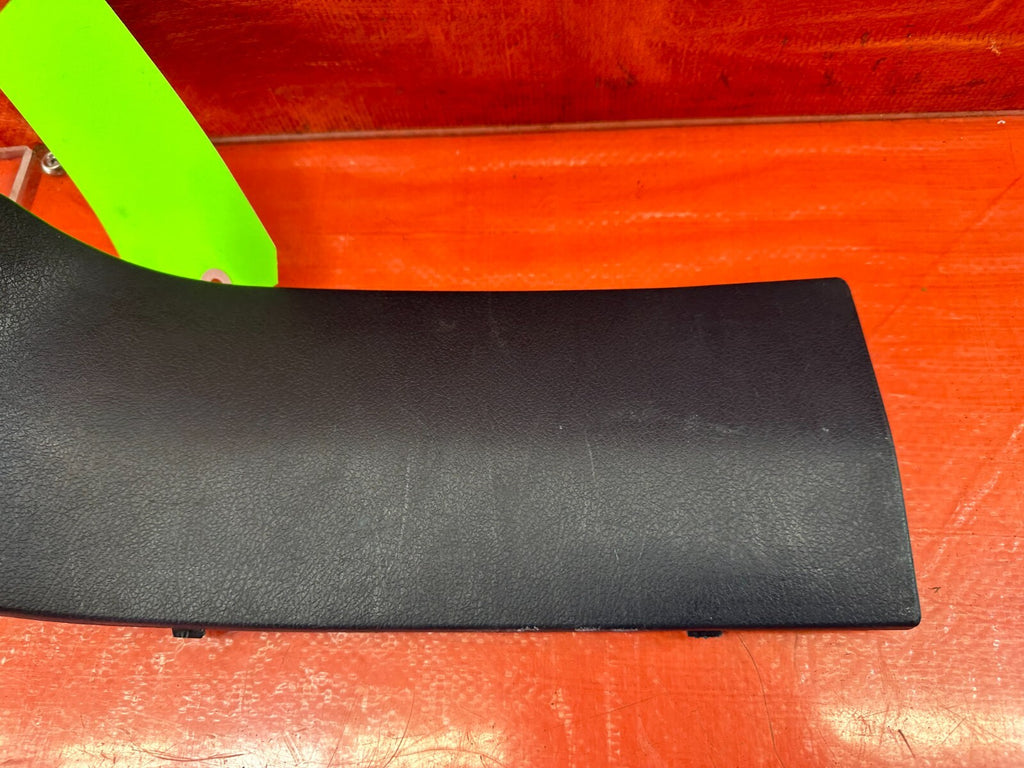 88 91 HONDA CRX DX HF   PASSENGER RIGHT TAIL LIGHT LAMP COVER TRIM   OEM #2432