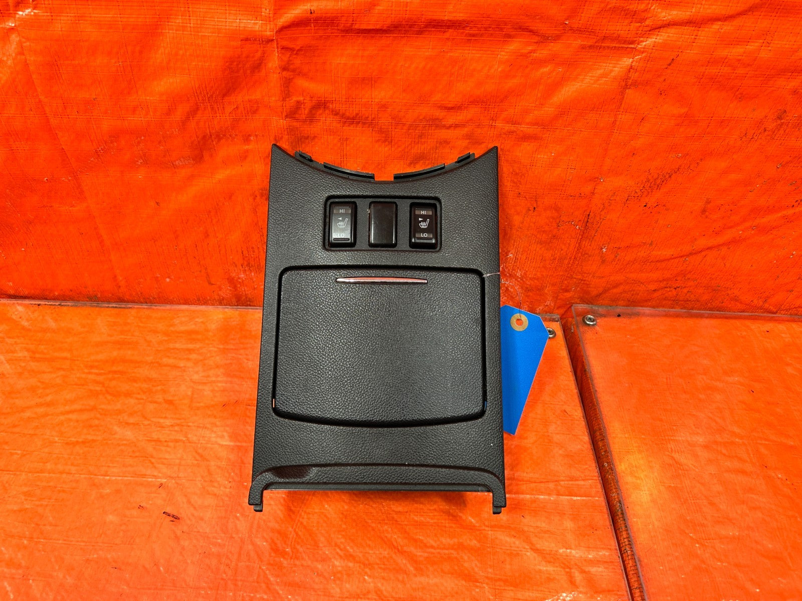 08 09 INFINITI G37 2D COUPE   CUP HOLDER W/ HEATED SEAT SWITCHES   OEM 3200