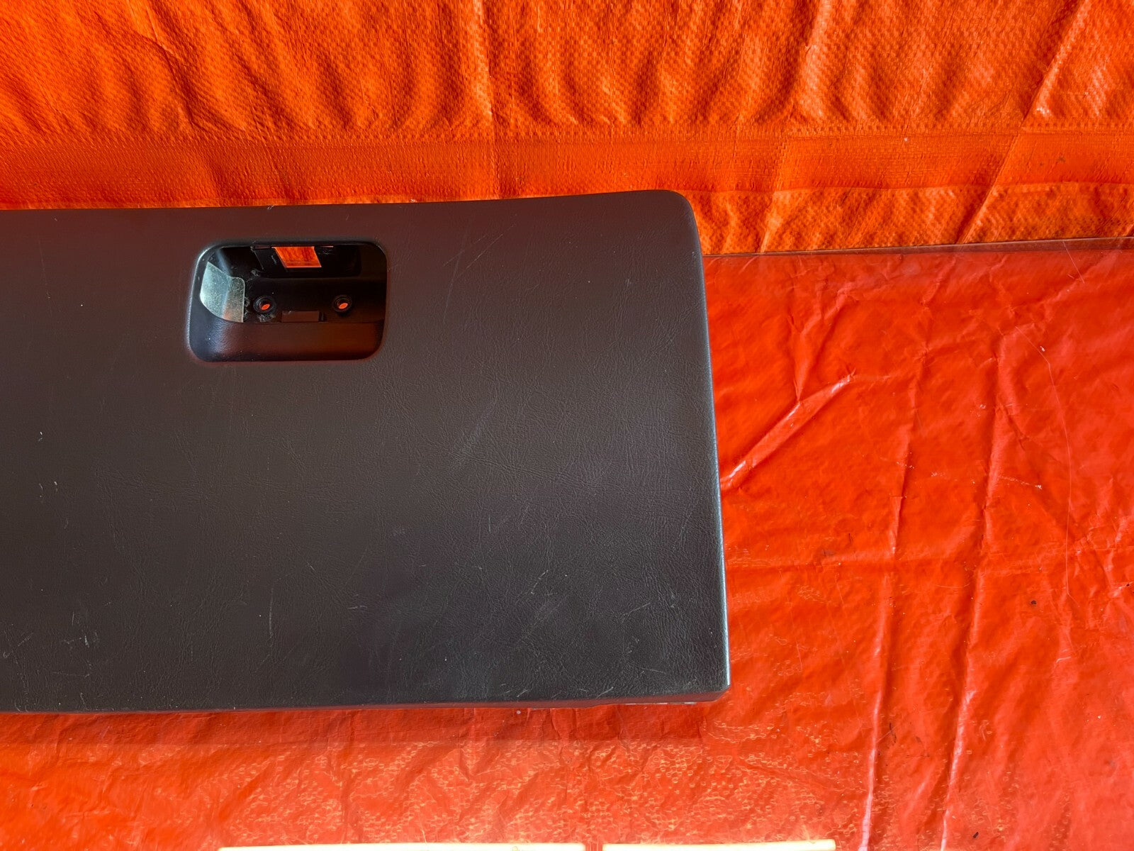 94 01 ACURA INTEGRA 2 & 4 DOOR   GLOVE BOX   BLACK   NO LOCK PRESENT   OEM #803
