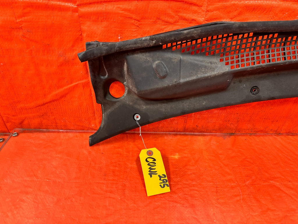 93 97 HONDA DEL SOL  WINDSHIELD WIPER COWL TRIM PLASTIC   OEM FACTORY #2951