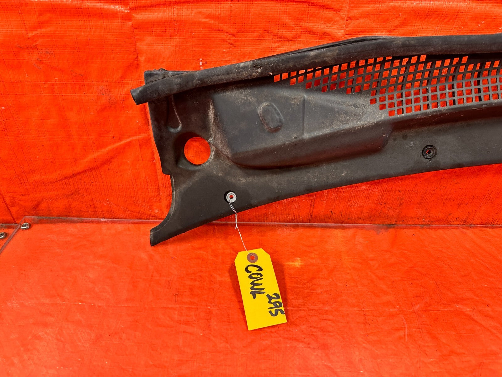 93 97 HONDA DEL SOL  WINDSHIELD WIPER COWL TRIM PLASTIC   OEM FACTORY #2951