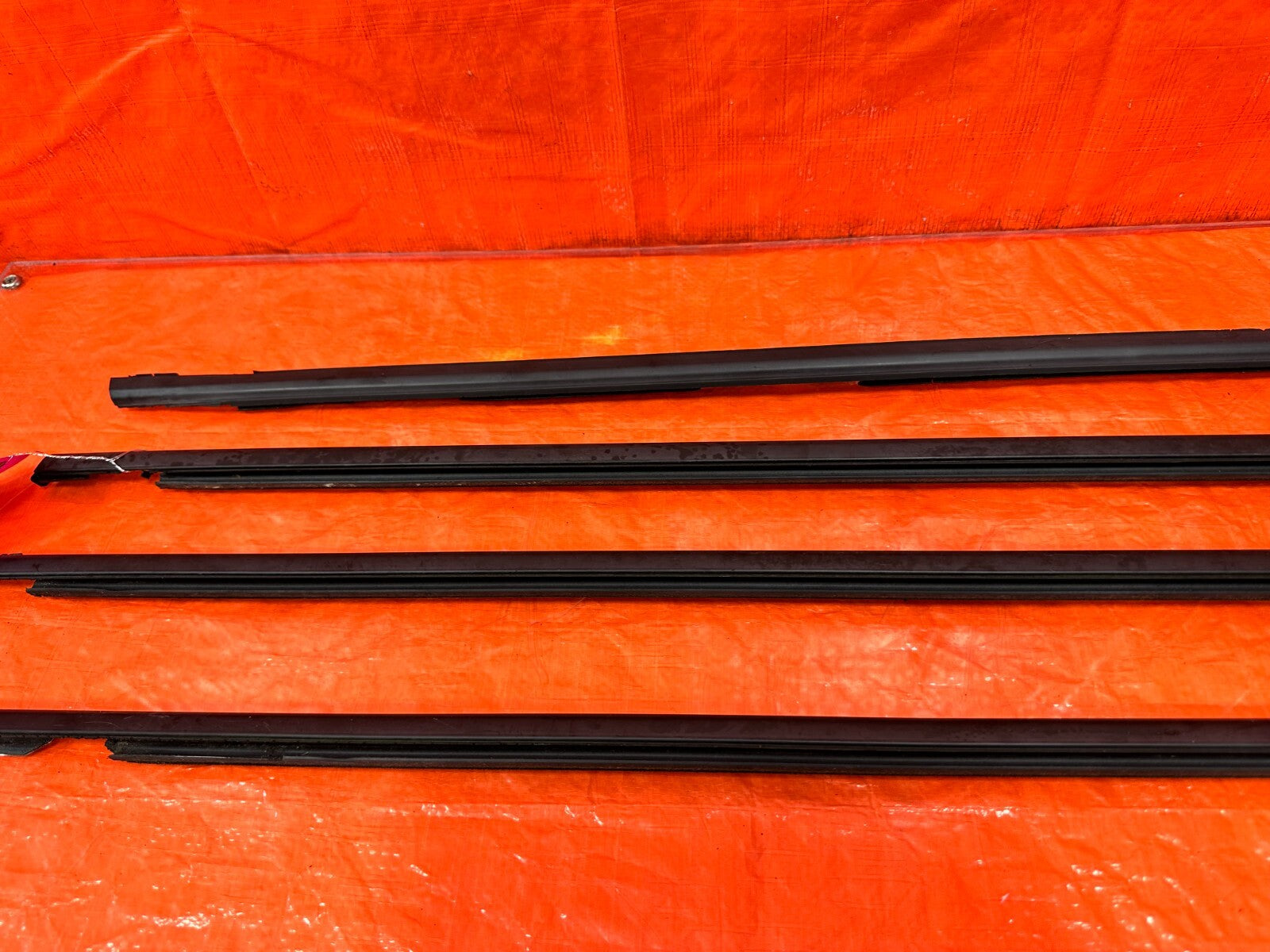 06 11 CIVIC 4D SEDAN   EXTERIOR DOOR WINDOW GLASS TRIM SET LEFT RIGHT   OEM #2706