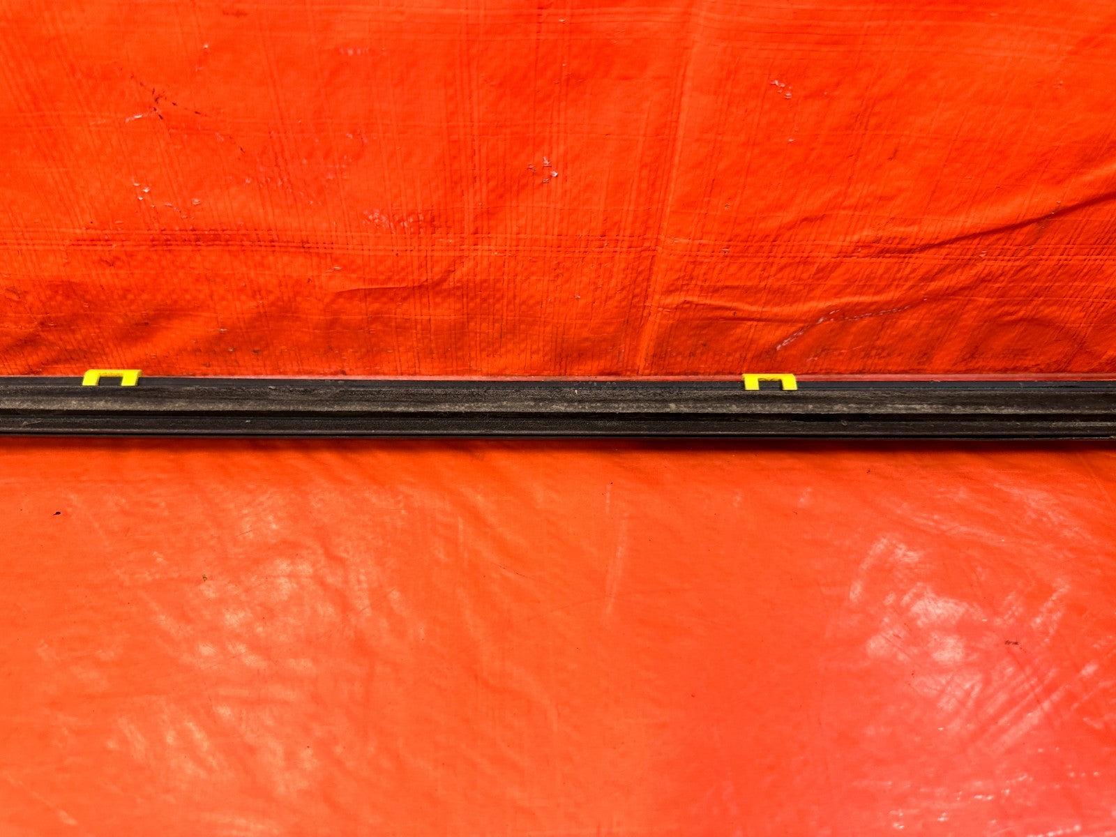 10 16 HYUNDAI GENESIS COUPE   PASSENGER RIGHT EXTERIOR WINDOW GLASS TRIM OEM 2999