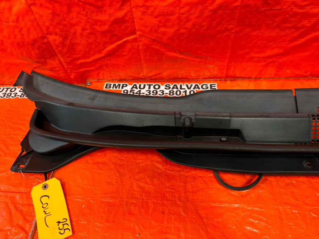 04 05 ACURA TSX   WINDSHIELD WIPER COWL TRIM PLASTIC   OEM FACTORY #2558