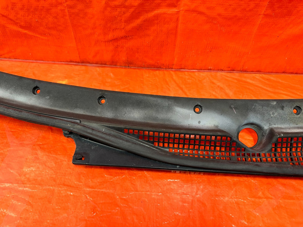 93 97 HONDA DEL SOL  WINDSHIELD WIPER COWL TRIM PLASTIC   OEM FACTORY #27213