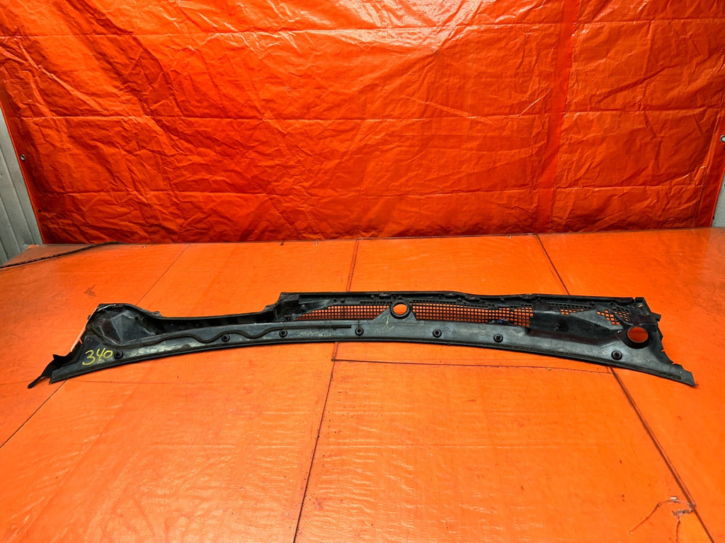 94-01 ACURA INTEGRA FRONT WINDSHIELD WIPER COWL GRILLE TRIM OEM #34016