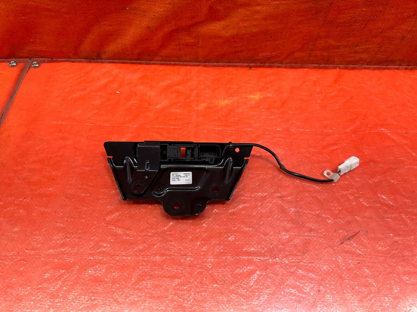 09 15 INFINITI G37 CONVERTIBLE TOP LATCH   RIGHT SIDE   97080 JJ50A OEM #2320