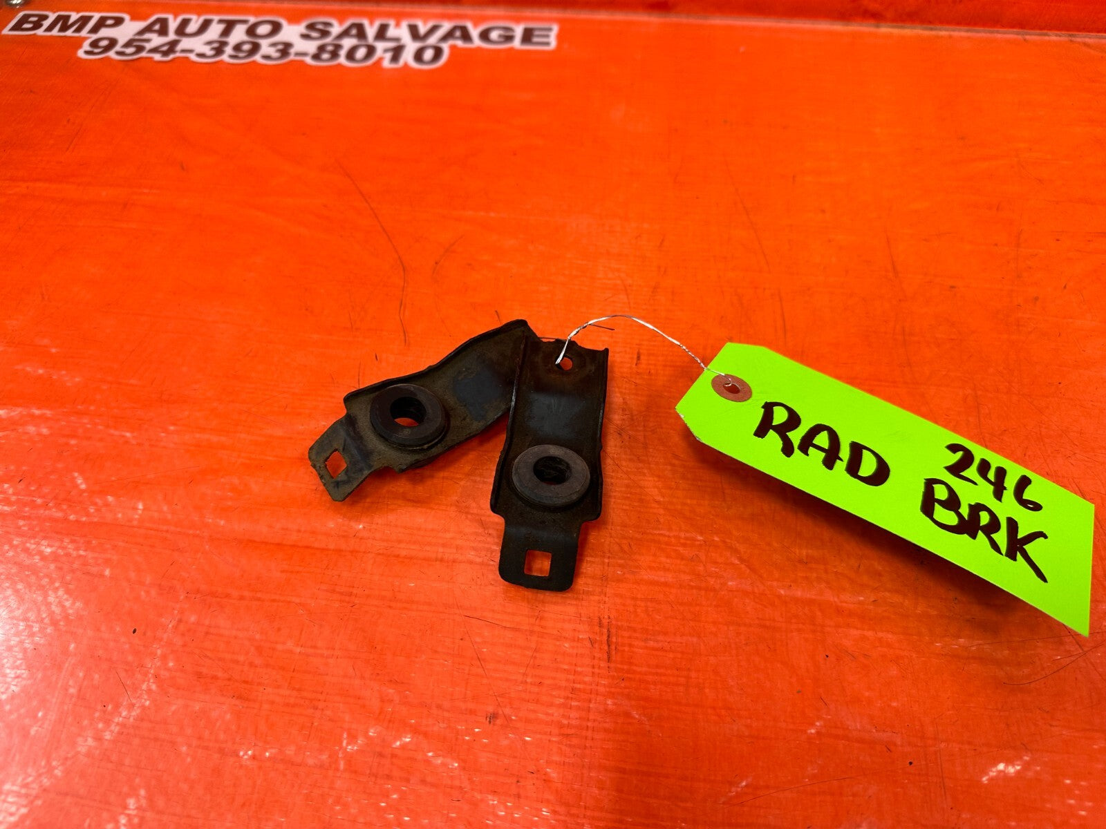 94 01 ACURA INTEGRA   RADIATOR MOUNTING BRACKET SET LEFT & RIGHT B18   OEM #2464