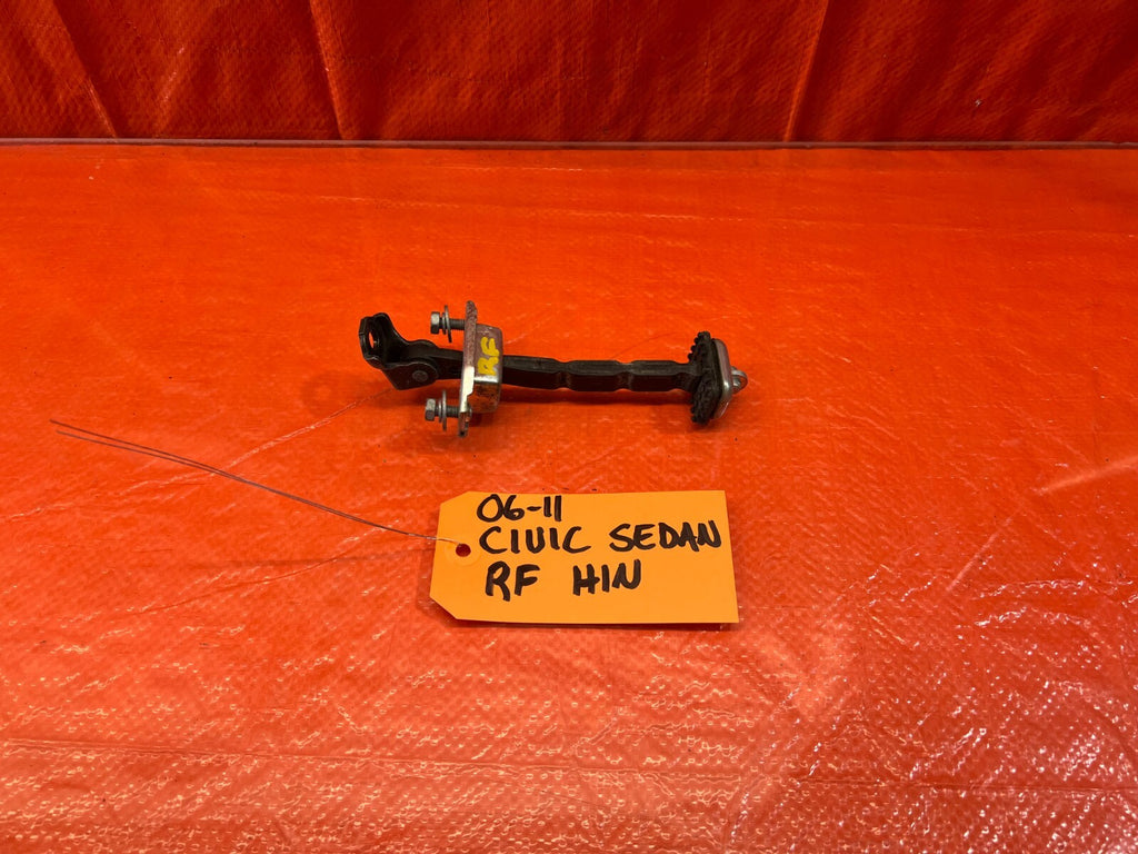 06 11 CIVIC 4D SEDAN   PASSENGER RIGHT FRONT DOOR CHECKER HINGE ARM STOPPER #1510