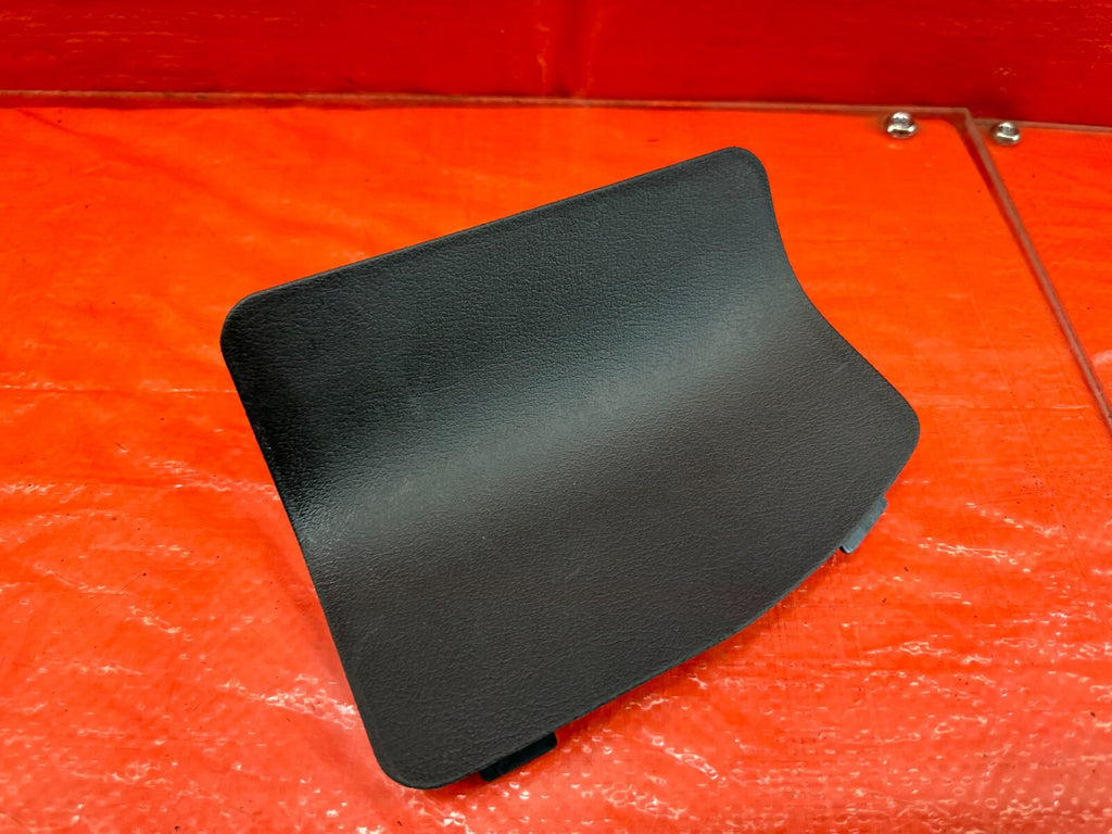 02 05 HONDA CIVIC SI EP3 HATCHBACK   TAIL LIGHT TRIM PLASTIC COVER RIGHT OEM 1865