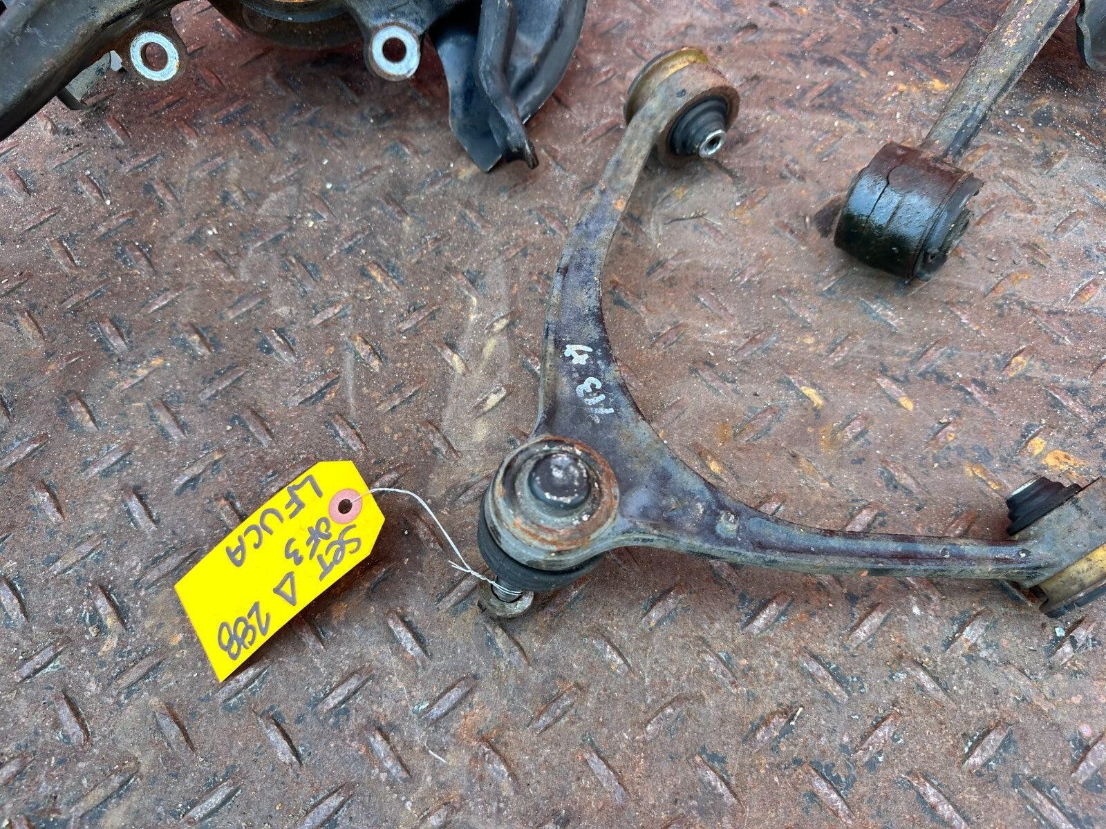 02 10 LEXUS SC430   DRIVER LEFT FRONT SPINDLE KNUCKLE HUB W/ ARMS OEM #28815