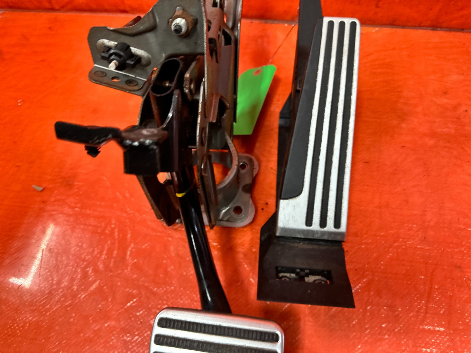 08 15 INFINITI G37 & Q60    2D COUPE   SPORT ALUMINUM TRIM   GAS & BRAKE PEDAL4