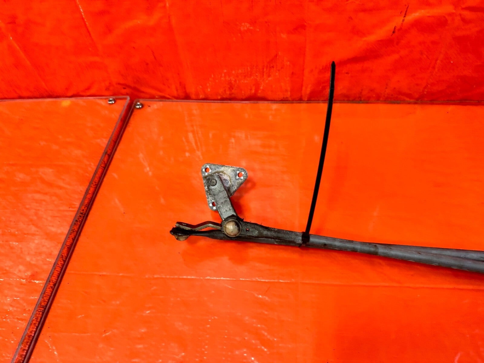 88 91 HONDA CRX   WINDSHIELD WIPER MOTOR LINKAGE   OEM FACTORY #2779