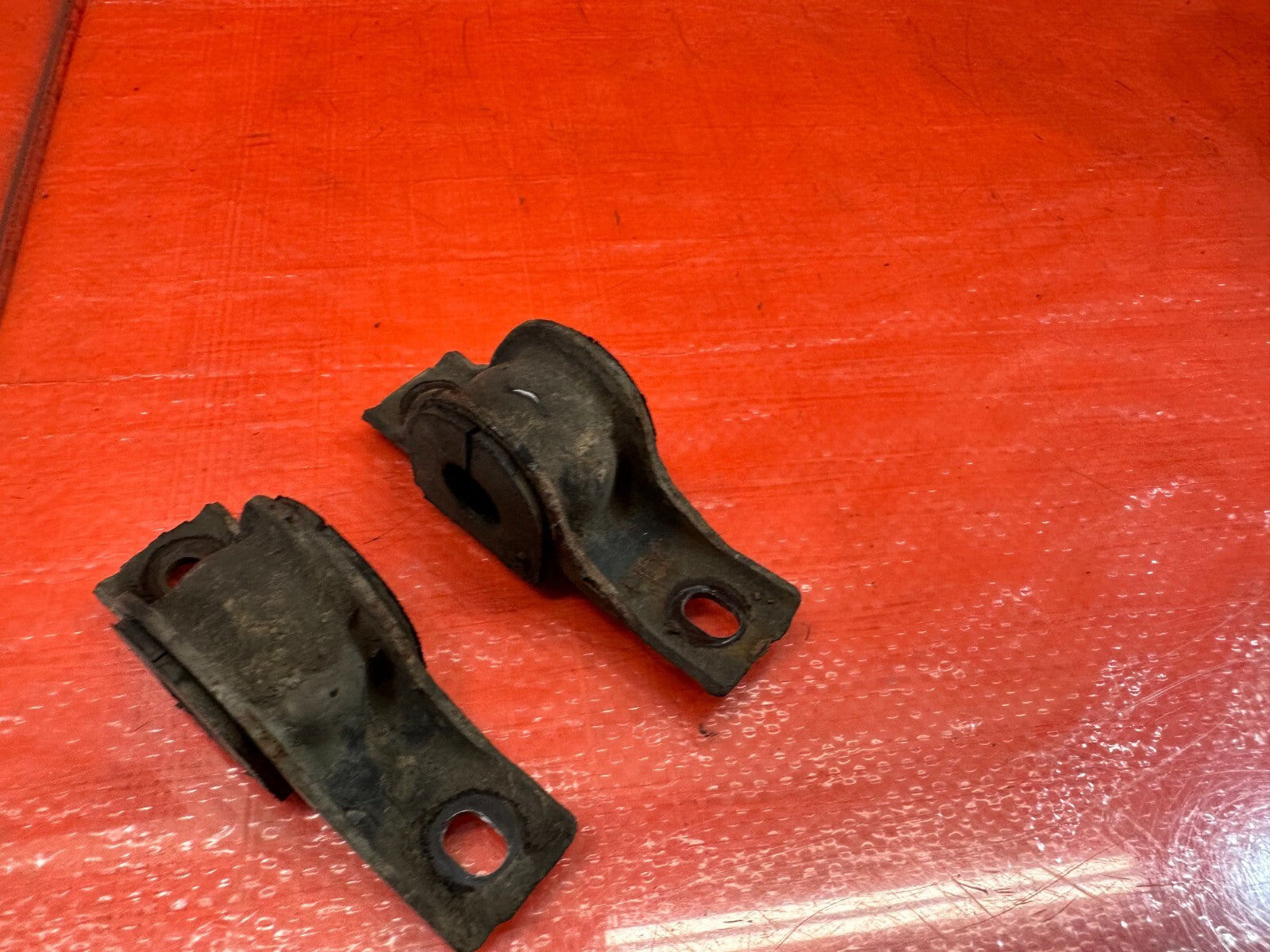 02 05 HONDA CIVIC SI EP3 HATCH REAR SWAY BAR MOUNTING BRACKET & BUSHINGS OEM 2136