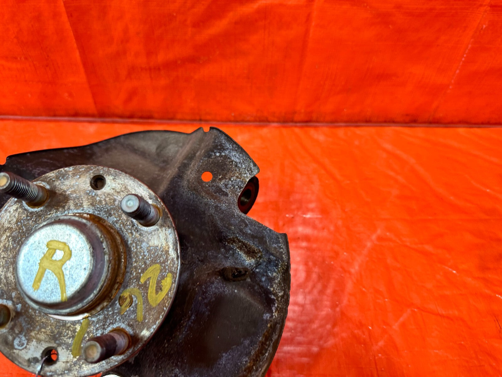 90 93 MAZDA MX 5 MIATA PASSENGER RIGHT FRONT SPINDLE KNUCKE HUB NON ABS OEM #2676