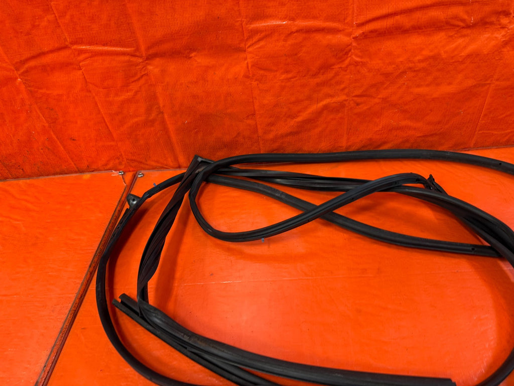 04 08 ACURA TSX   RIGHT FRONT   WEATHER STRIP & RUN CHANNEL OEM 3225