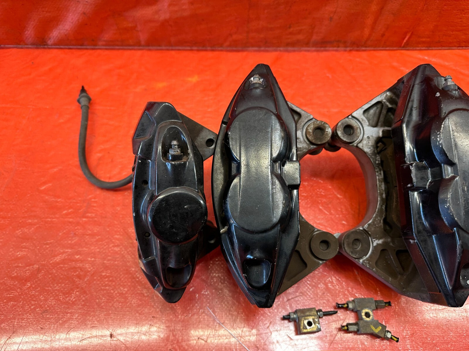 08 15 INFINITI G37 & Q60 SPORT   AKEBONO   BRAKE CALIPERS LEFT & RIGHT   OEM 2327