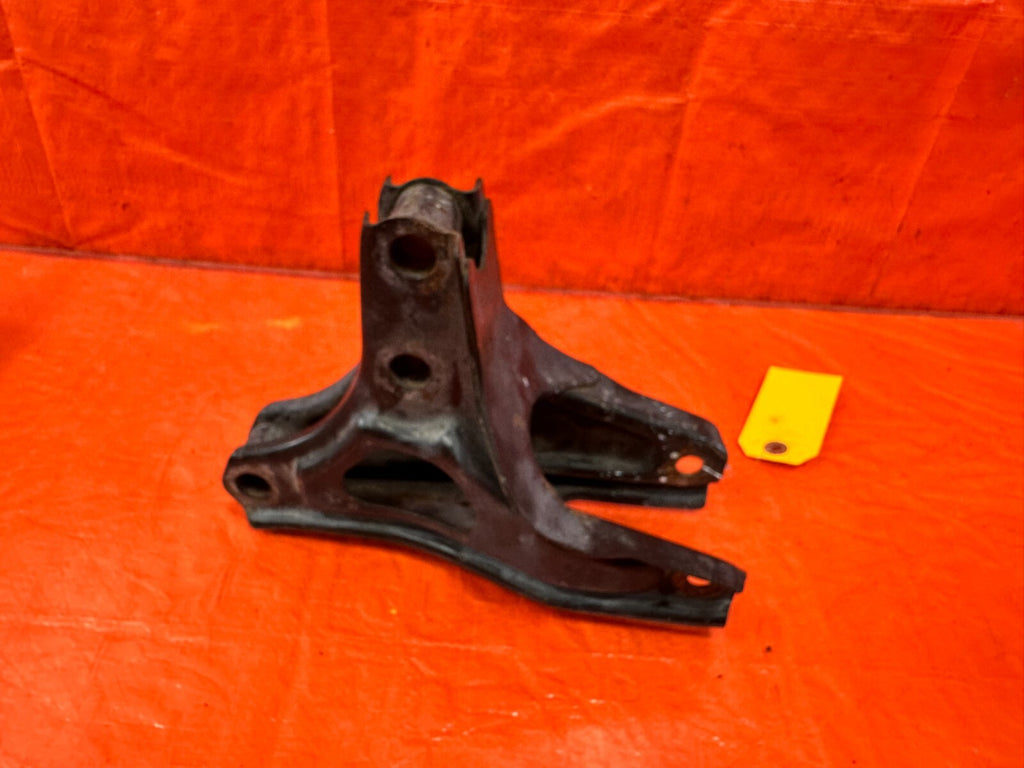 92 95 HONDA CIVIC D16 5 SPEED MANUAL STICK SHIFT REAR TRANSMISSION BRACKET SOHC1