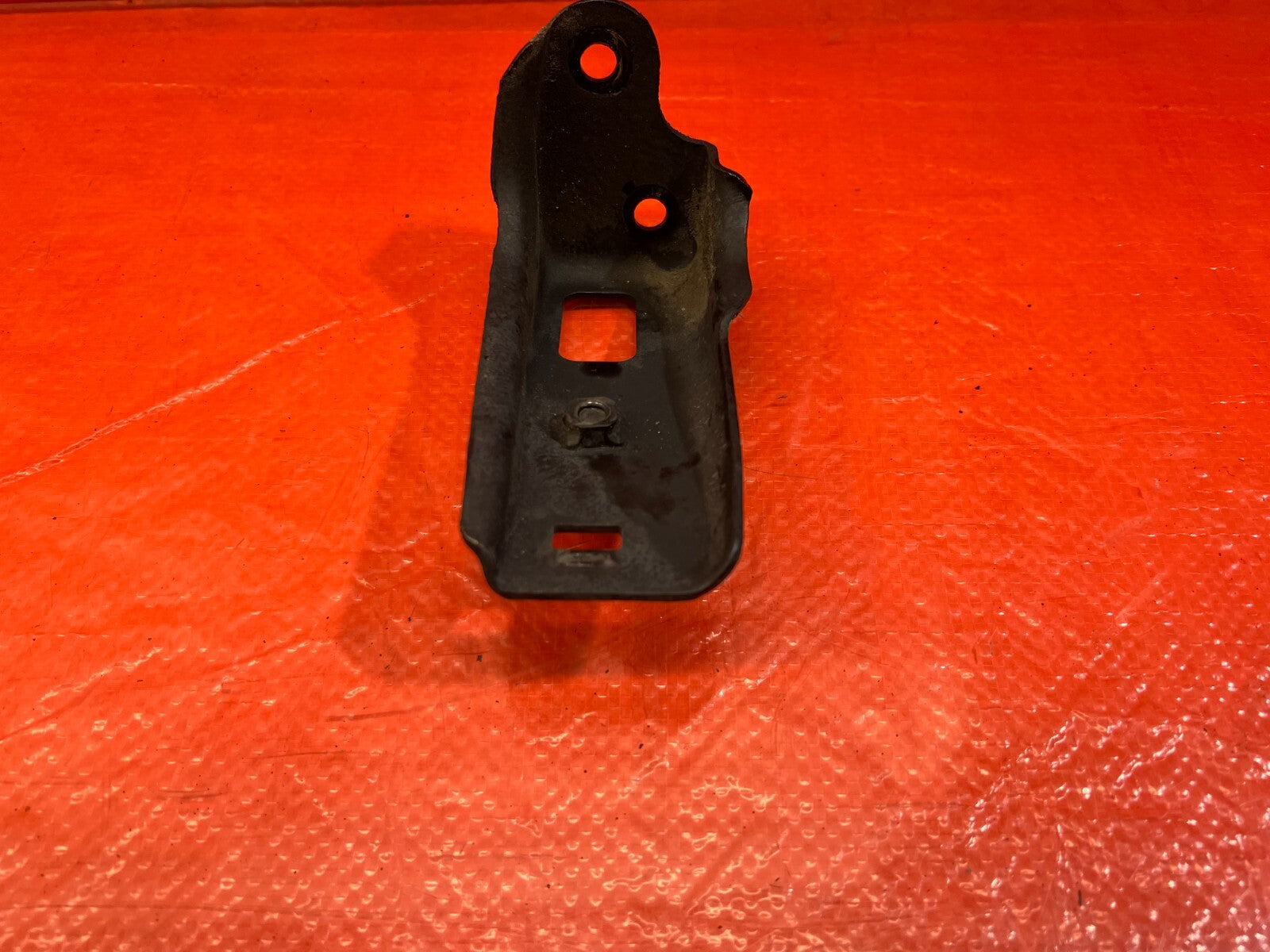 90 93 ACURA INTEGRA   CHASSIS SWAY BAR MOUNTING BRACKET DRIVER LEFT REAR OEM 1544