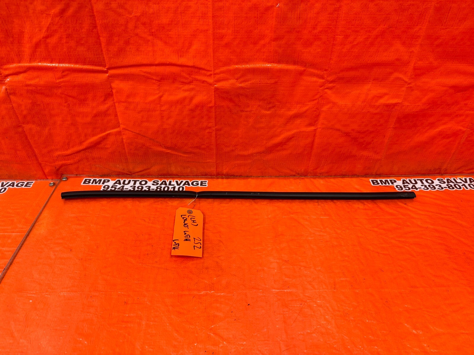 97 01 HONDA PRELUDE   DRIVER LEFT LOWER DOOR WEATHER STRIP SEAL   OEM #2520